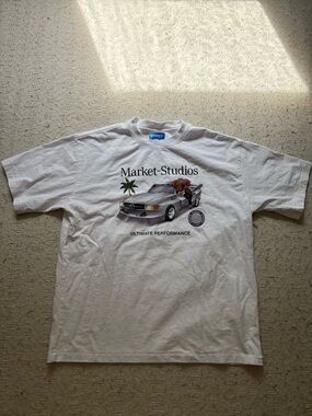 Market Studios “Des Bear” T-shirt Men’s Medium (White)